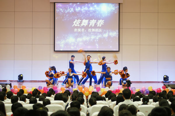 我校第五届校园金话筒主持人大赛颁奖晚会圆满落幕