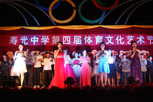 我校2013级“感谢有你”毕业典礼