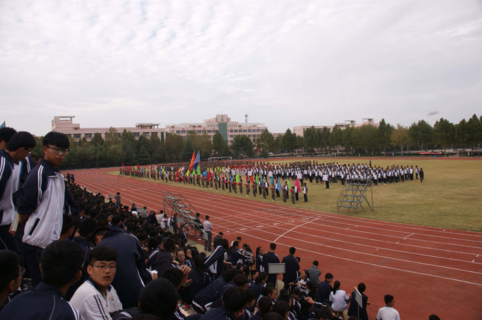 我校学生自主组织成功举办2016年秋季田径运动会