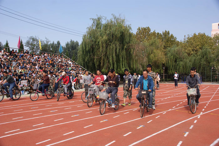 我校学生自主组织成功举办2016年秋季田径运动会