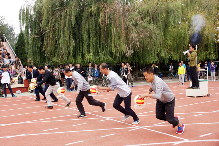 我校学生自主组织成功举办2016年秋季田径运动会