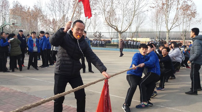 “众志成城,齐心协力”-----2016级拔河比赛精彩落幕