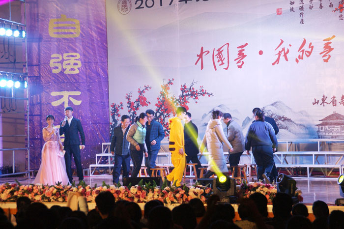 我校2017年“中国梦 我的梦”元旦晚会幸福落幕