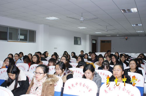 我校召开本学期第三次青年教师培训会