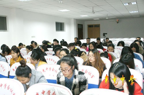 我校召开青年教师培训会