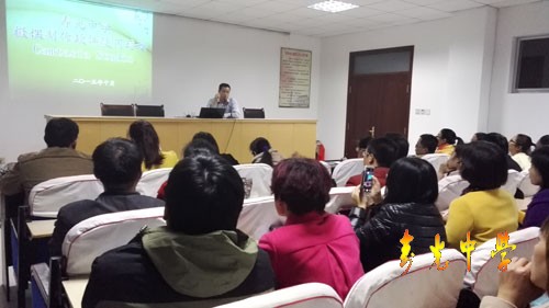 我校召开“走进微课,提升教学能力”培训会