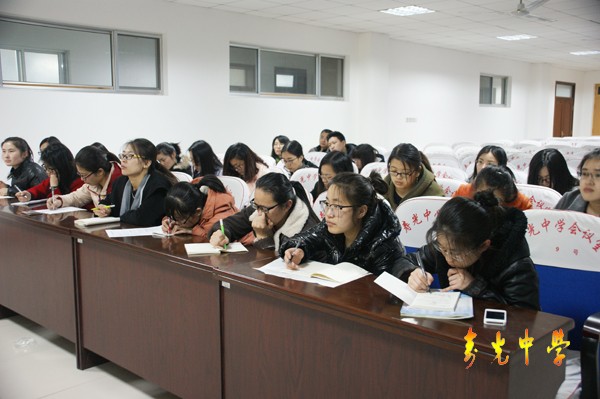 我校举行“我们一直在路上”青年教师培训讲座